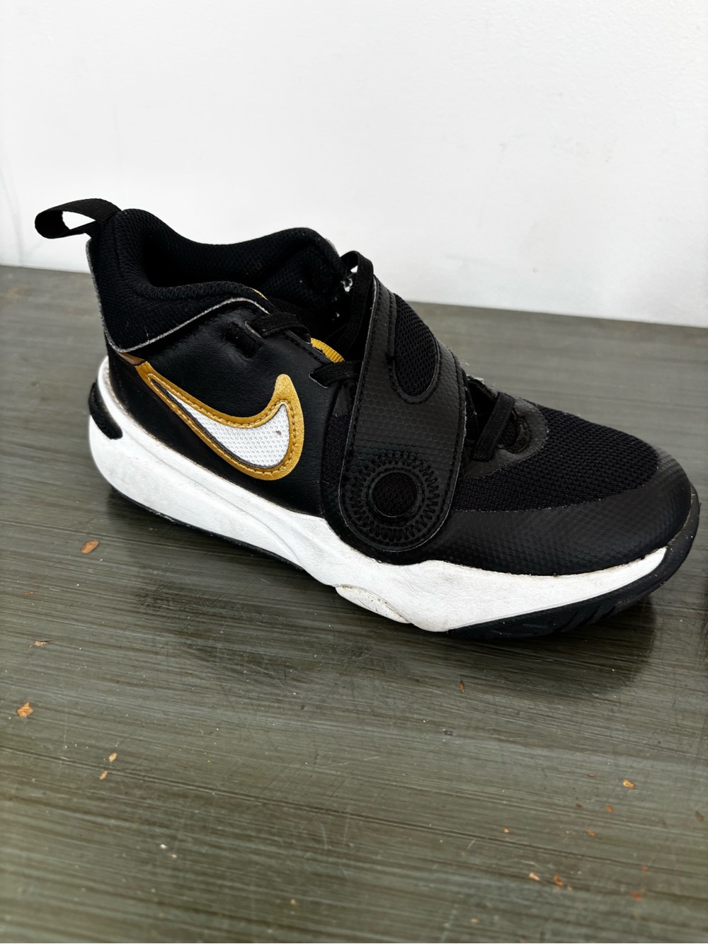 Nike Kids Black and Gold Athletic Sneakers sz 1